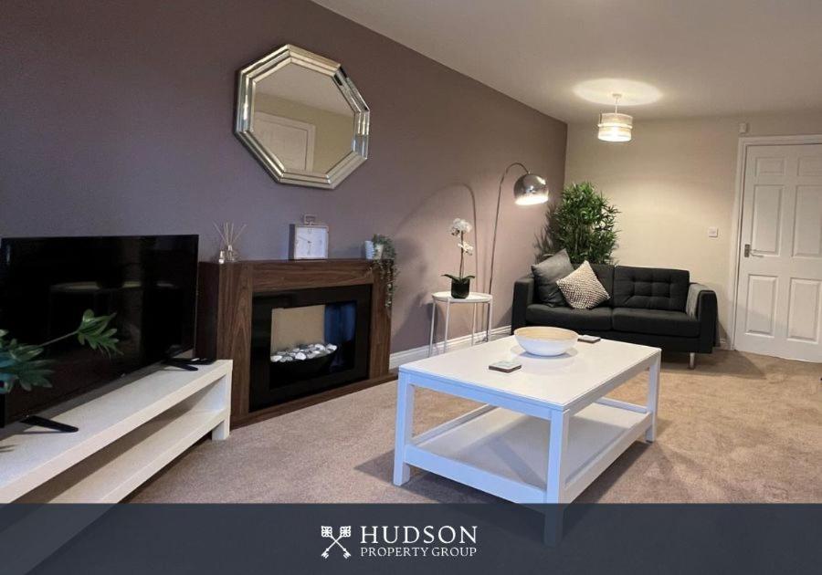 Telford Townhouse With Parking And Garden Villa Eksteriør billede
