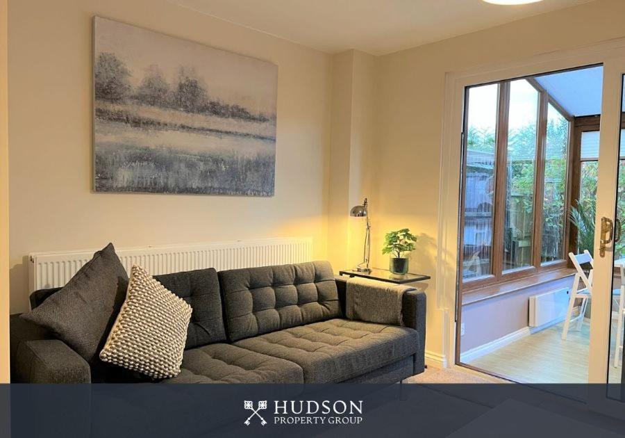 Telford Townhouse With Parking And Garden Villa Eksteriør billede
